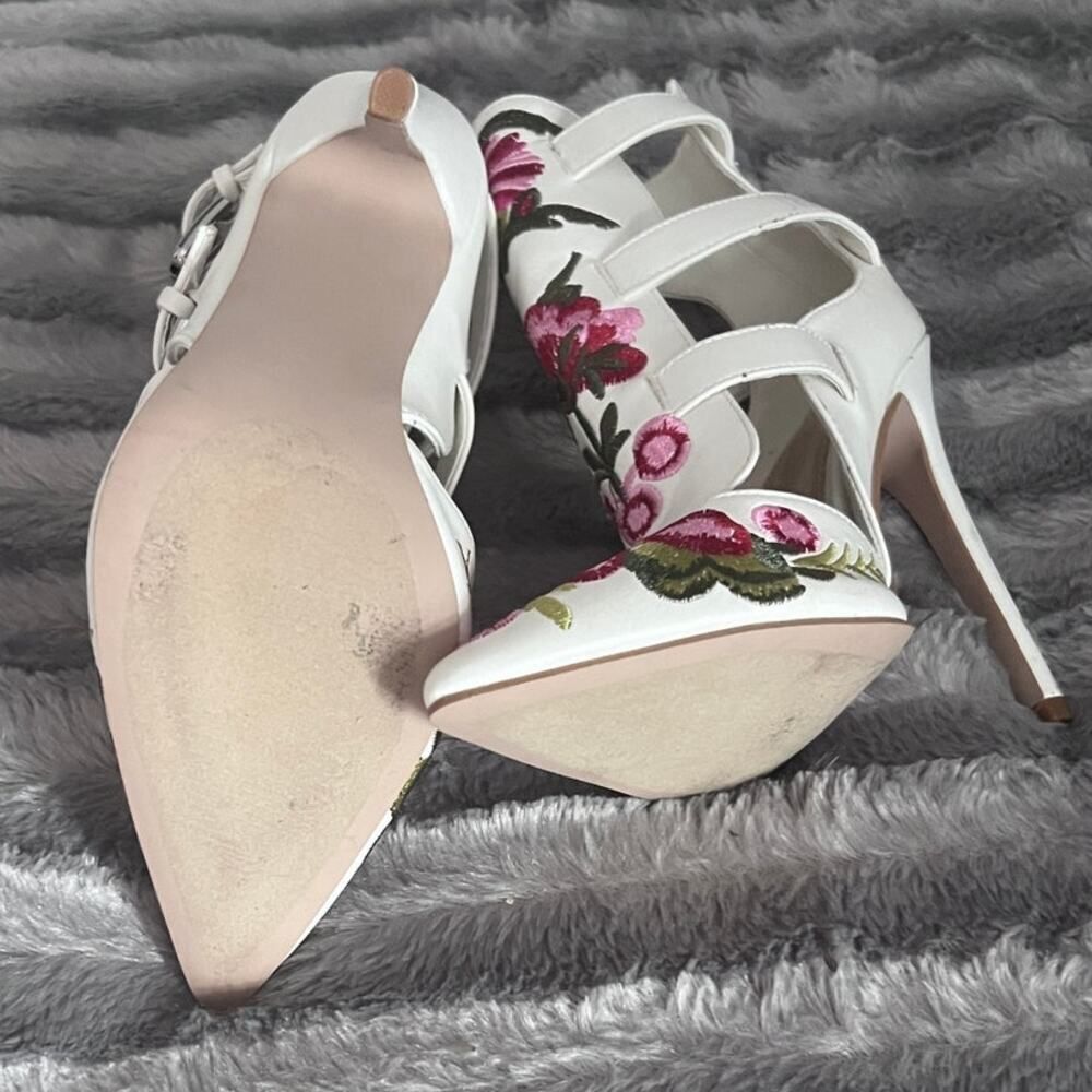 Shoedazzle White Multicolored Floral Embroidered Liza Booties Size 5.5 - Picture 6 of 11